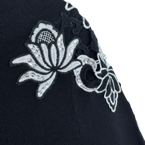 White House Black Market Black White Embroidered Sequin Cropped Cardigan Size XS - Picture 4 of 7
